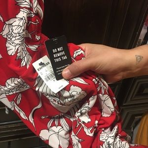 Express dress red rosas white brand new with tag